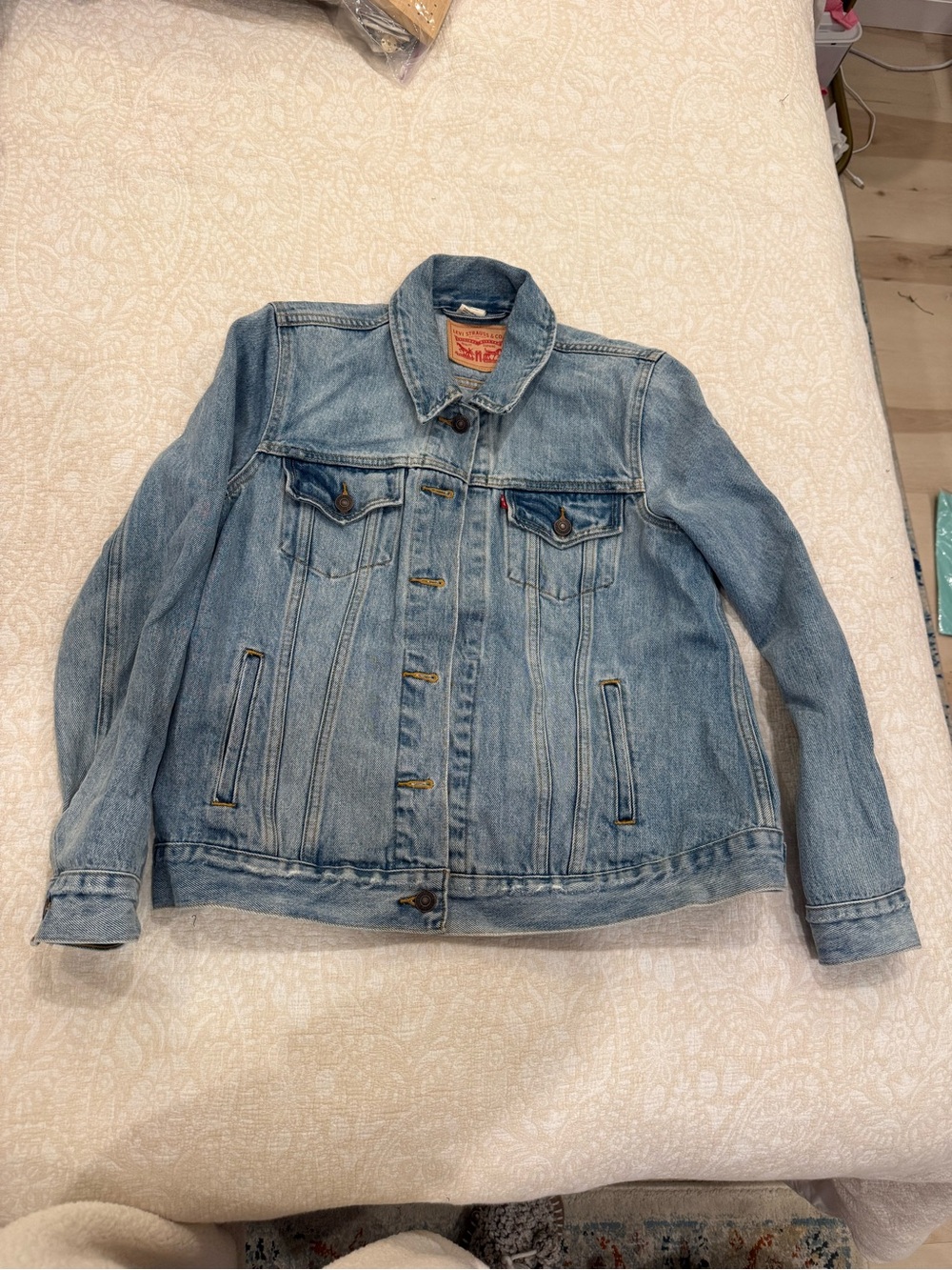 Levi’s Original Trucker Denim Jacket Light Wash Large - Picture 1 of 4